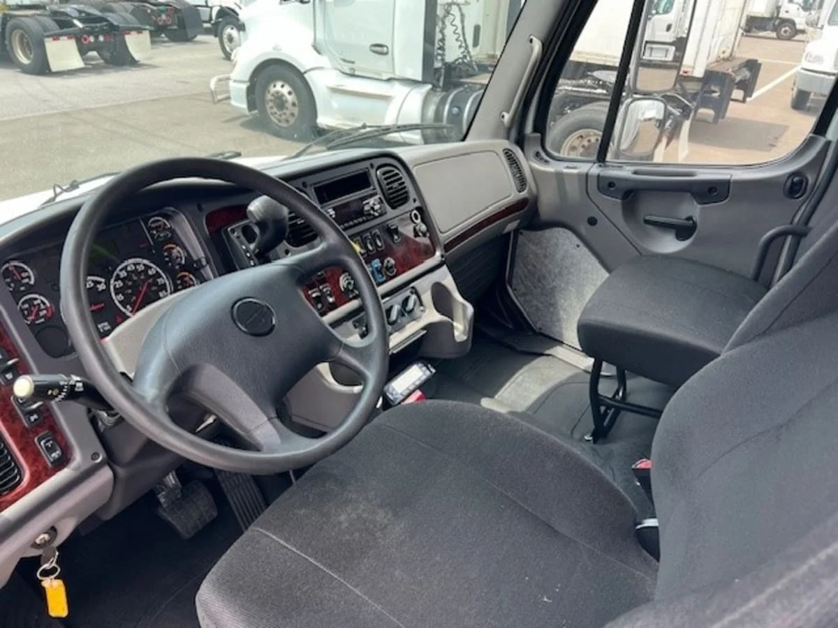 2020 Freightliner M2 106 - image 8