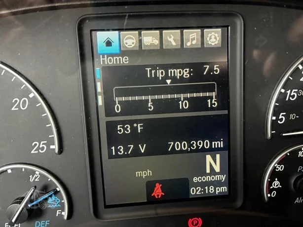 2020 Freightliner Cascadia - image 32