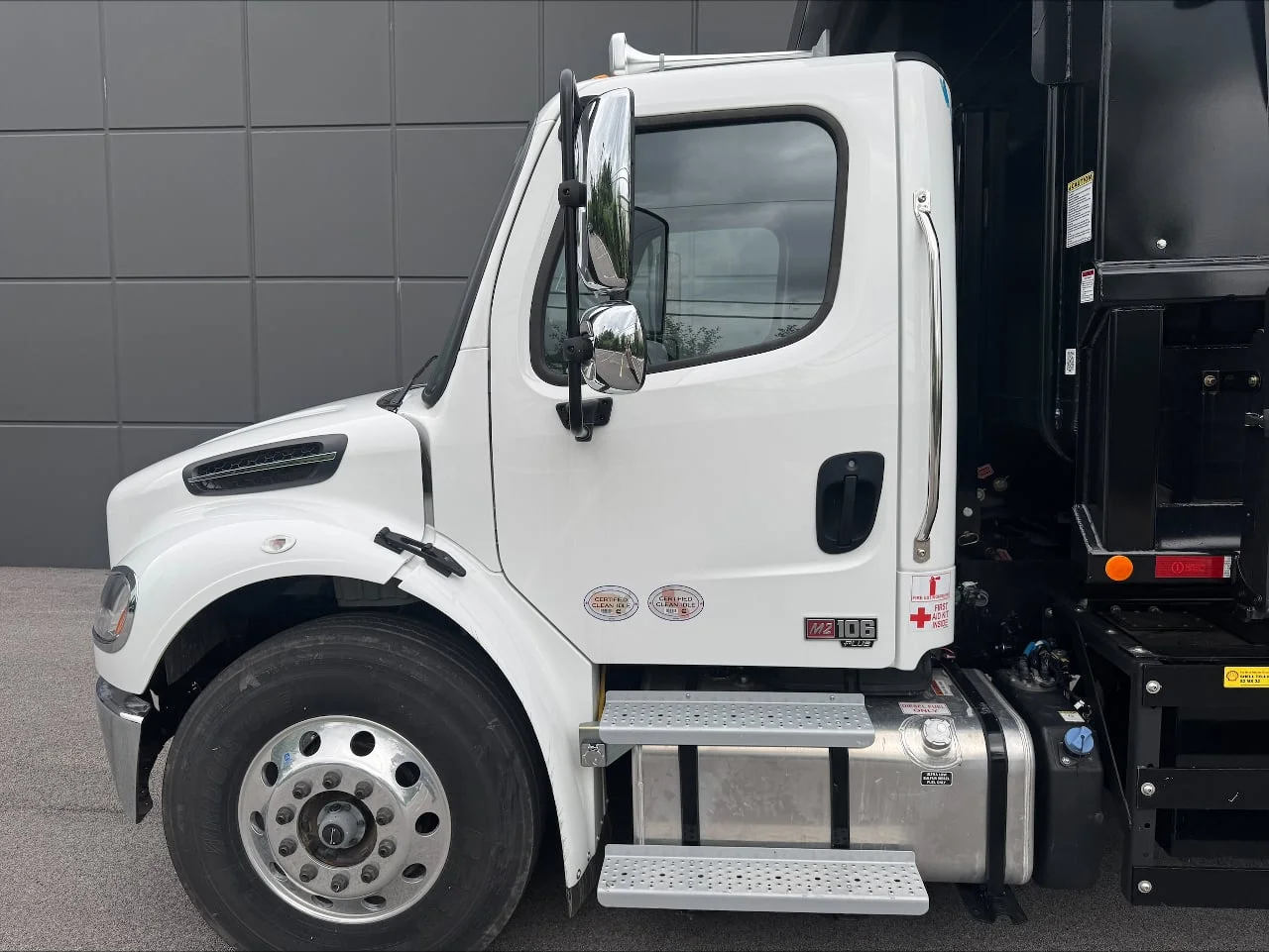 2026 Freightliner eM2 in York Street Elmhurst, IL — photo 5