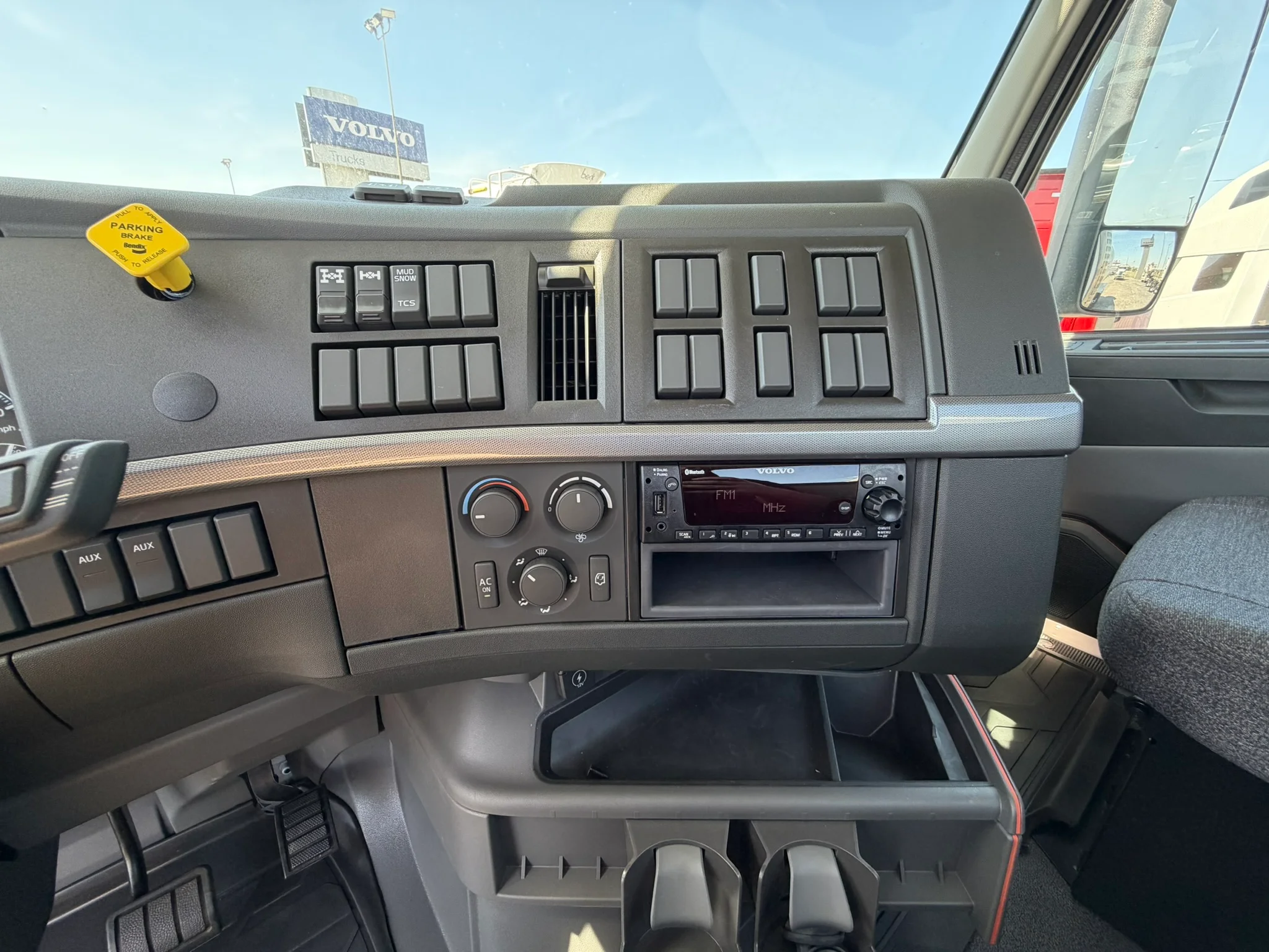 2026 Volvo VHD 300 in Fort Worth, TX — photo 10