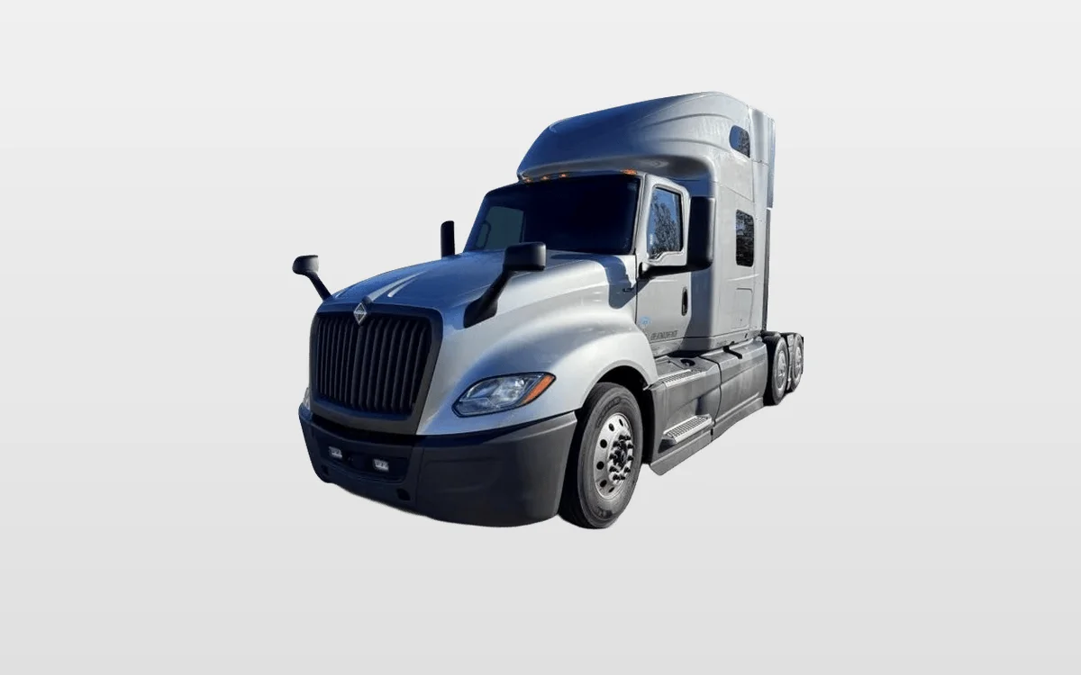 2022 International LT - image 1