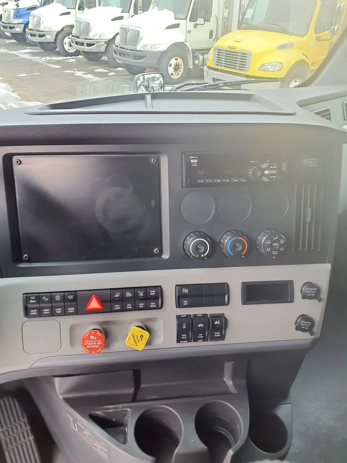 2021 Freightliner Cascadia - image 11