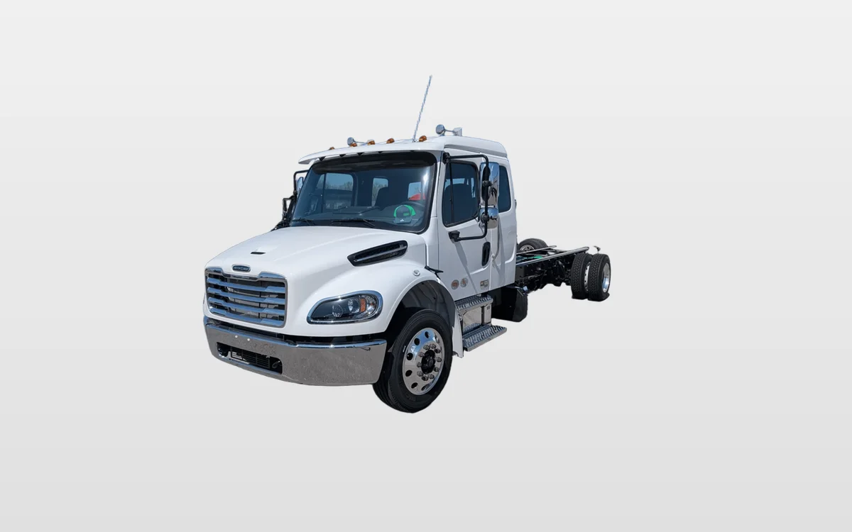 2025 Freightliner M2 106 - image 1
