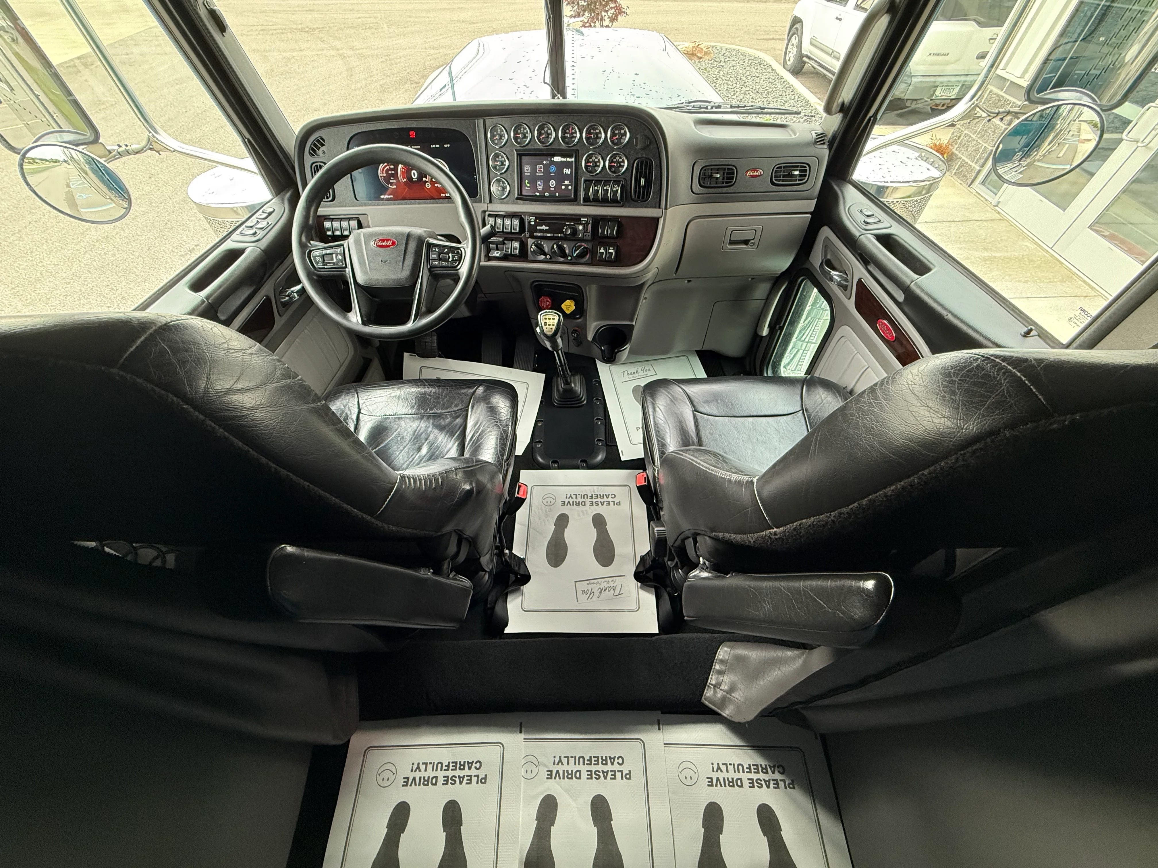 2023 Peterbilt 389 in Evansville, IN — photo 13