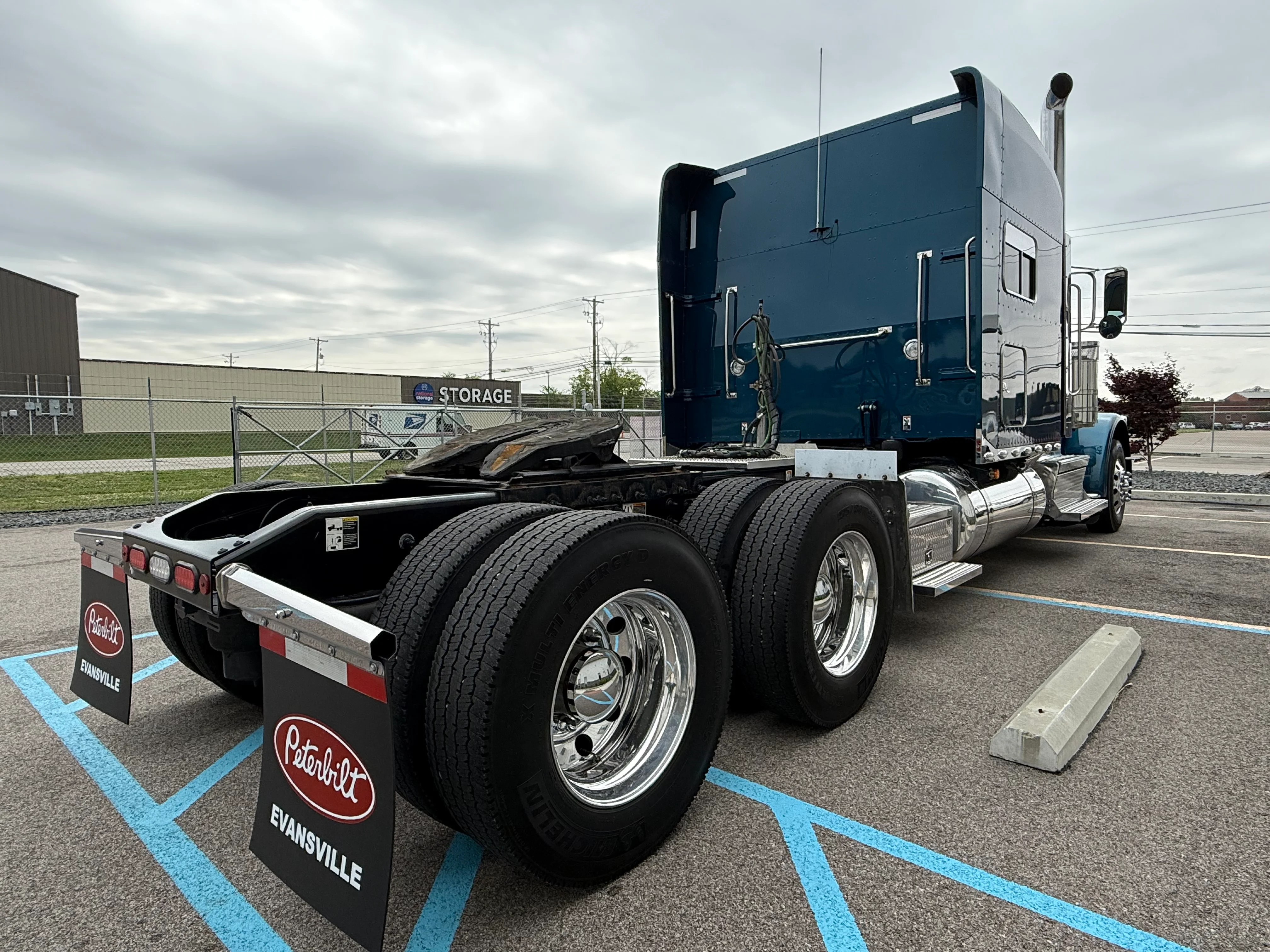 2023 Peterbilt 389 in Evansville, IN — photo 4