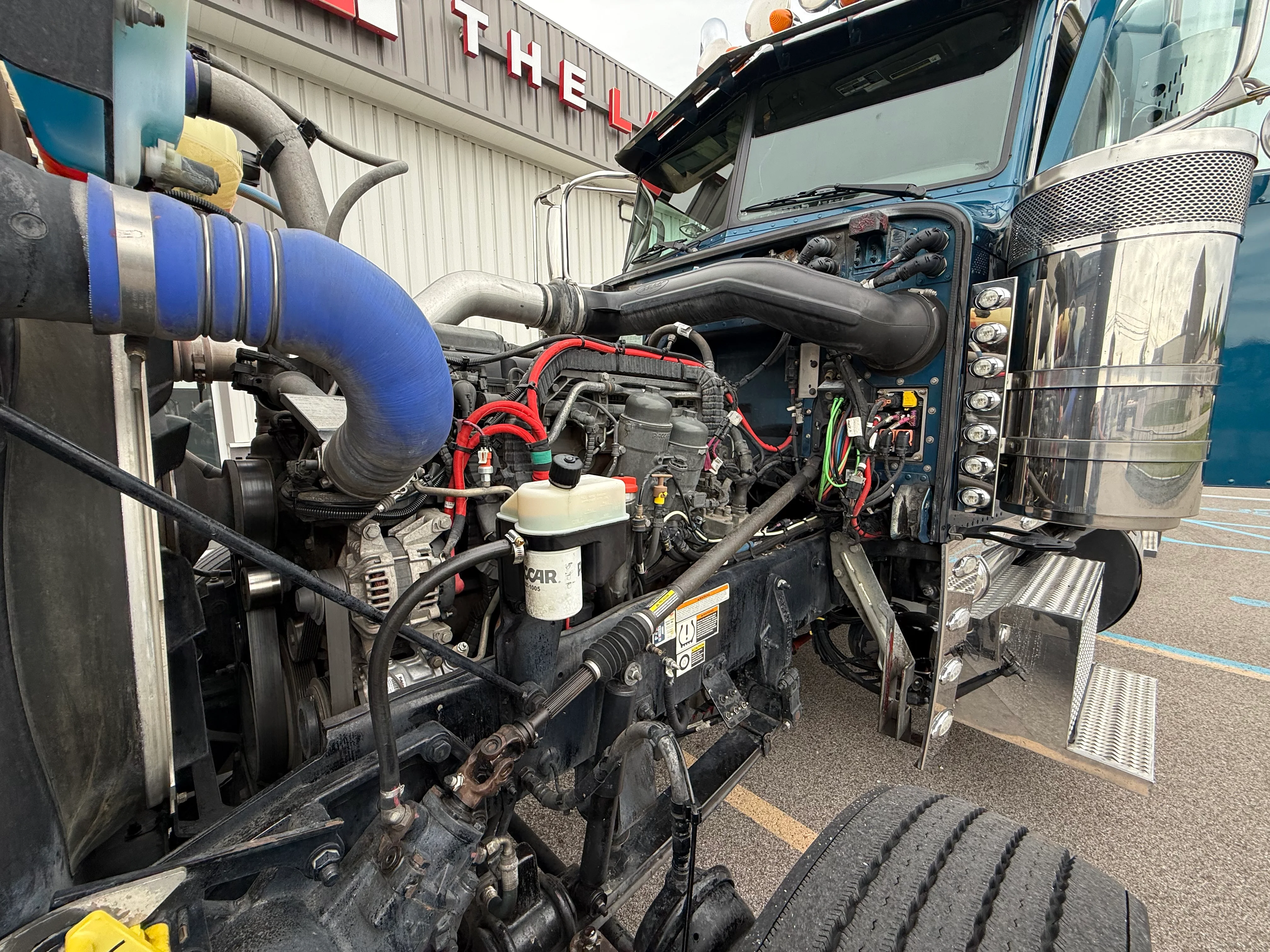 2023 Peterbilt 389 in Evansville, IN — photo 16