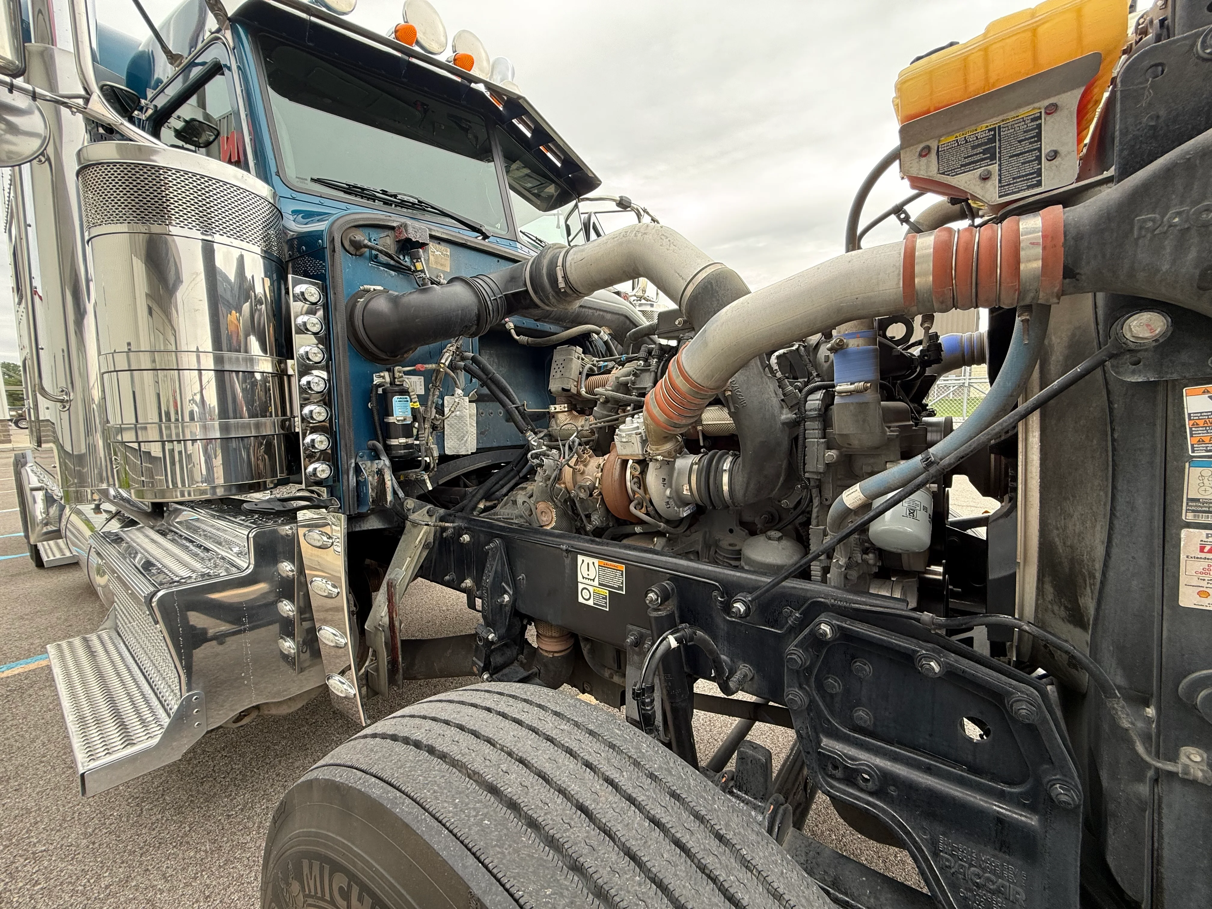 2023 Peterbilt 389 in Evansville, IN — photo 14