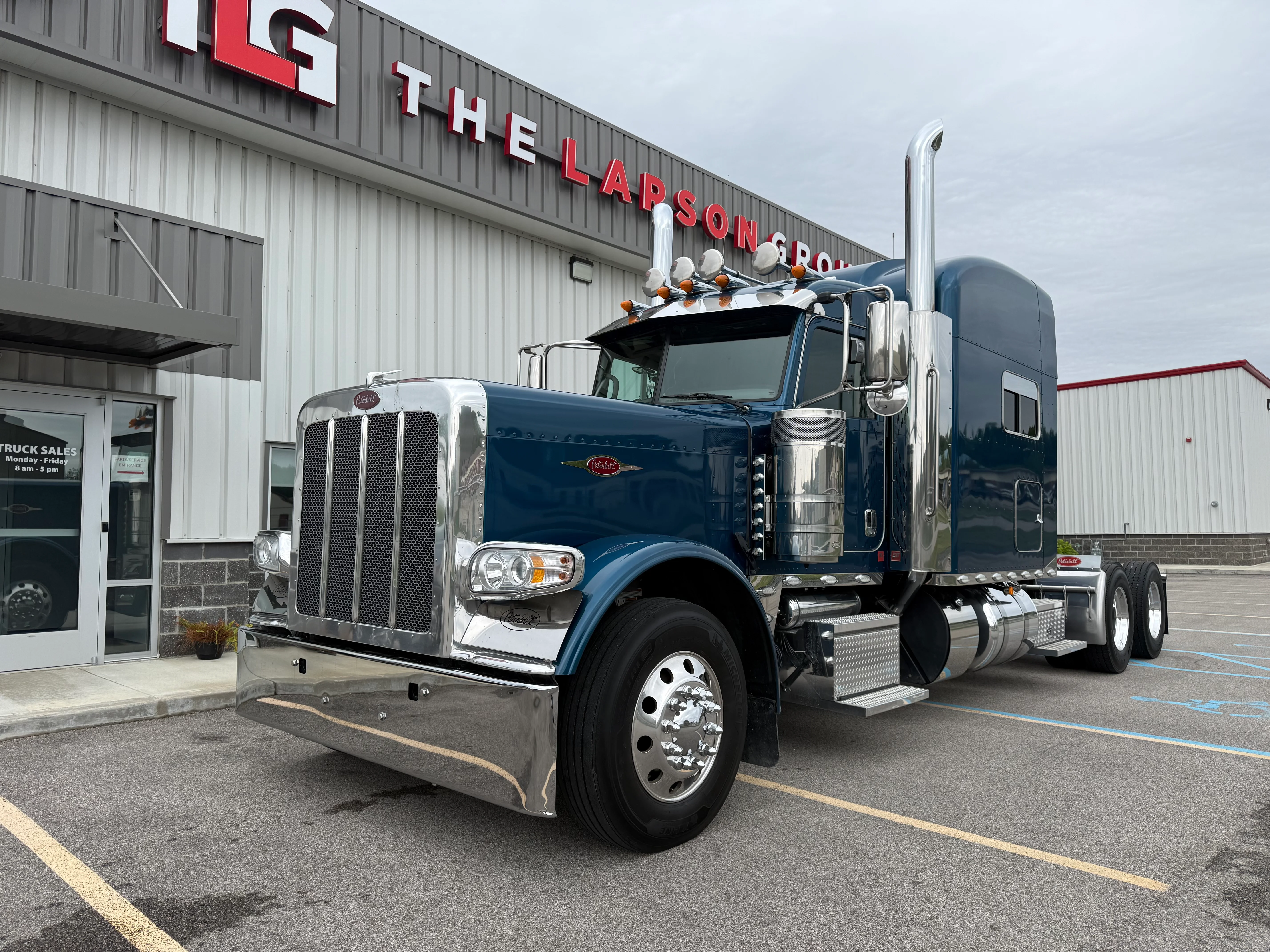 2023 Peterbilt 389 in Evansville, IN