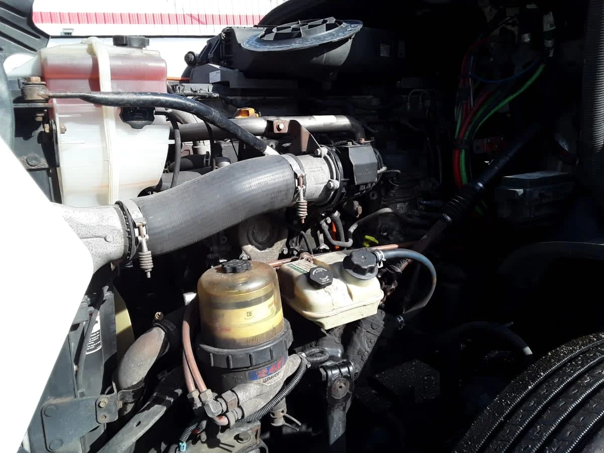 2018 Freightliner Cascadia - image 8