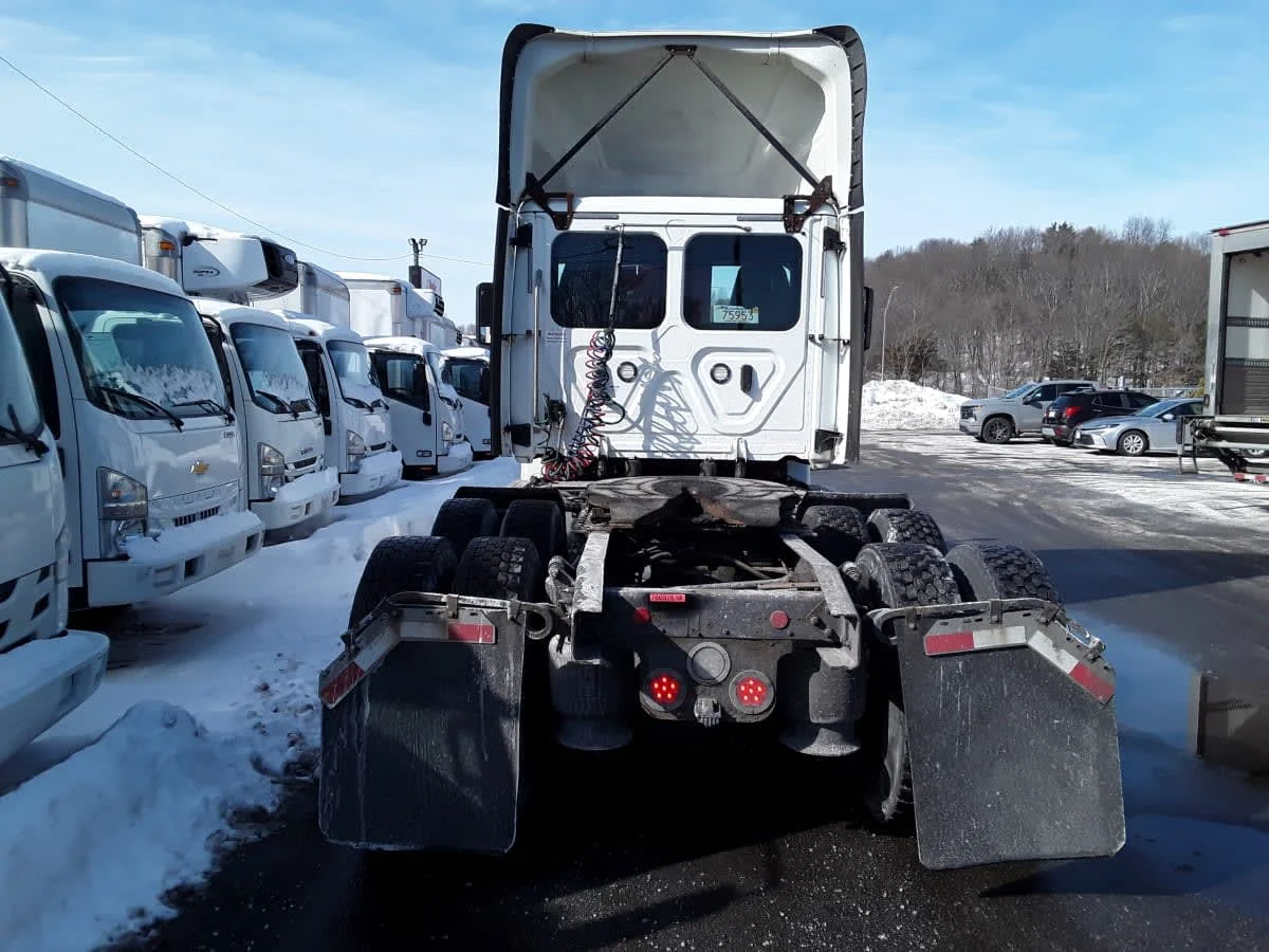 2018 Freightliner Cascadia in Salisbury, MA — photo 5