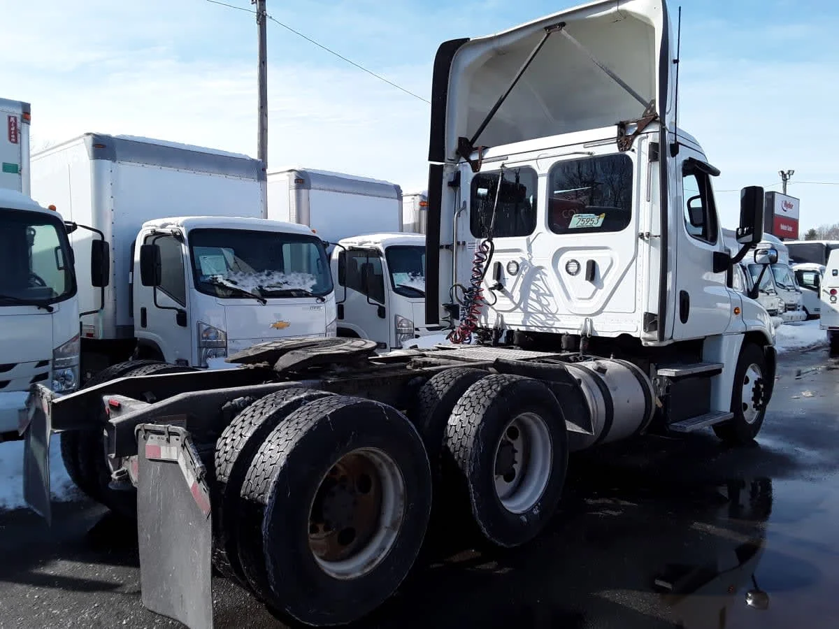 2018 Freightliner Cascadia in Salisbury, MA — photo 4
