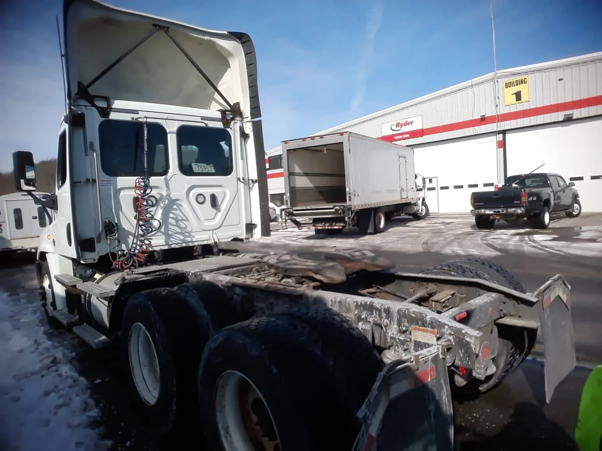 2018 Freightliner Cascadia in Salisbury, MA — photo 6