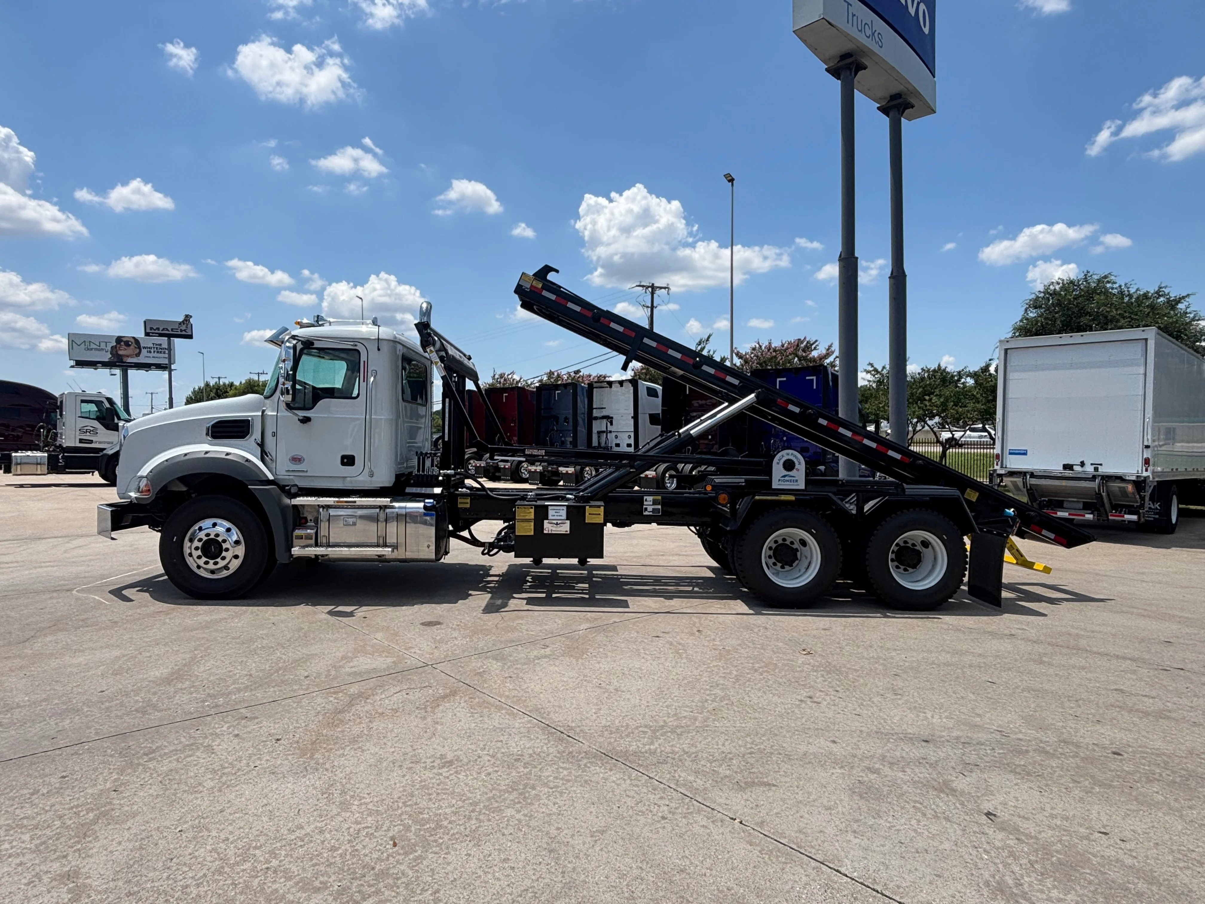 2026 Mack Granite in Dallas Irving Blvd, TX — photo 8