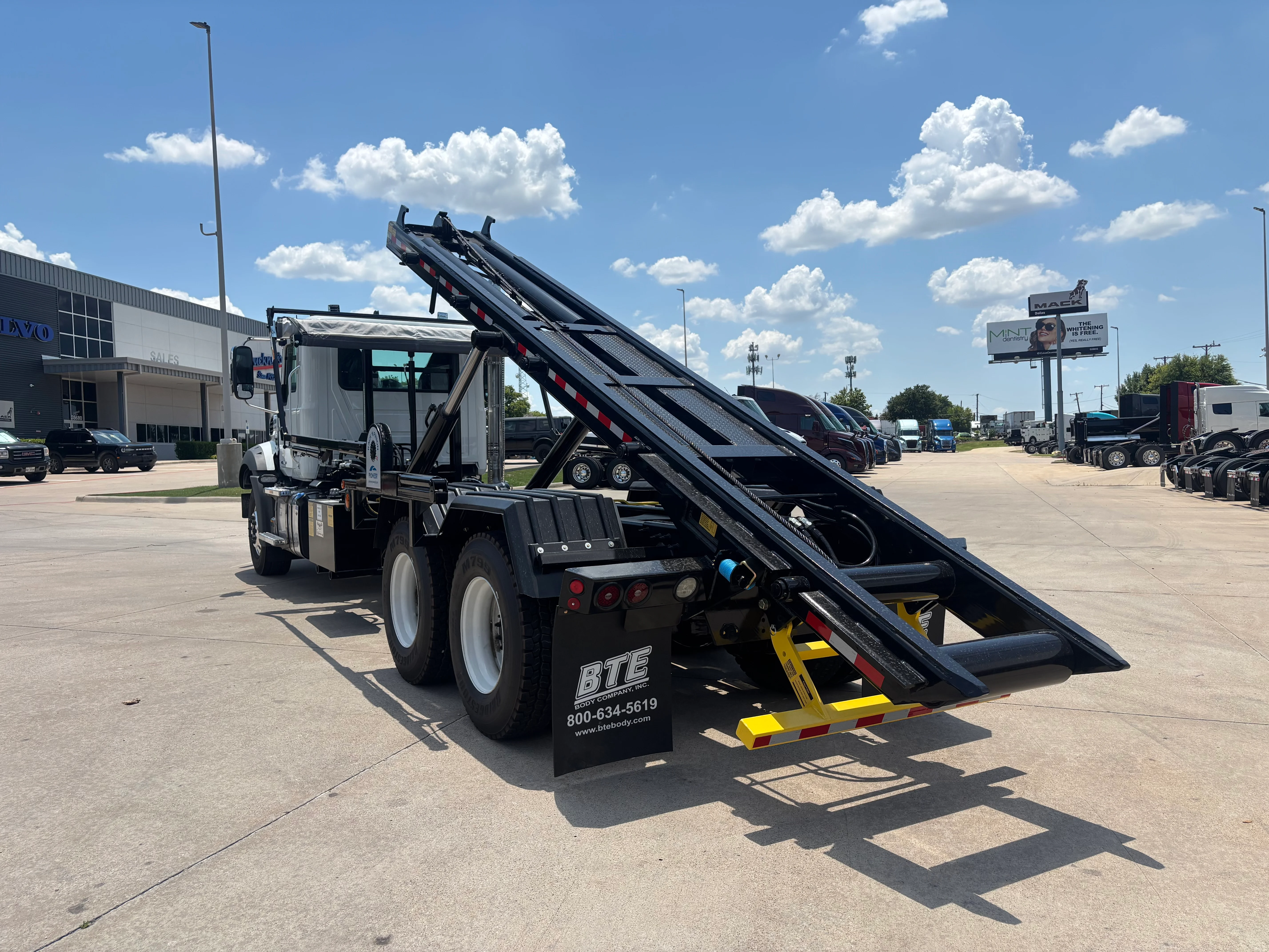2026 Mack Granite in Dallas Irving Blvd, TX — photo 7
