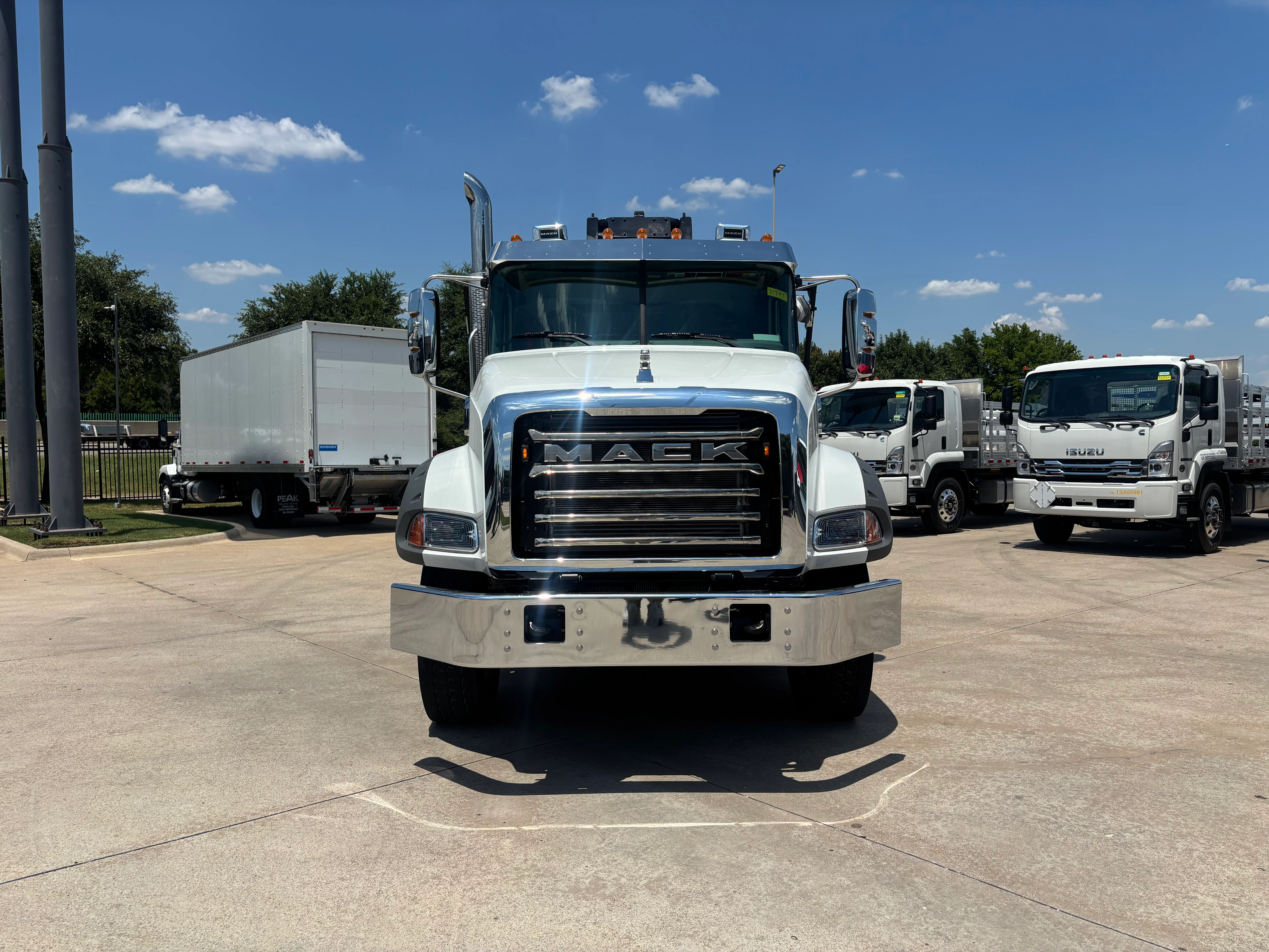 2026 Mack Granite in Dallas Irving Blvd, TX — photo 2