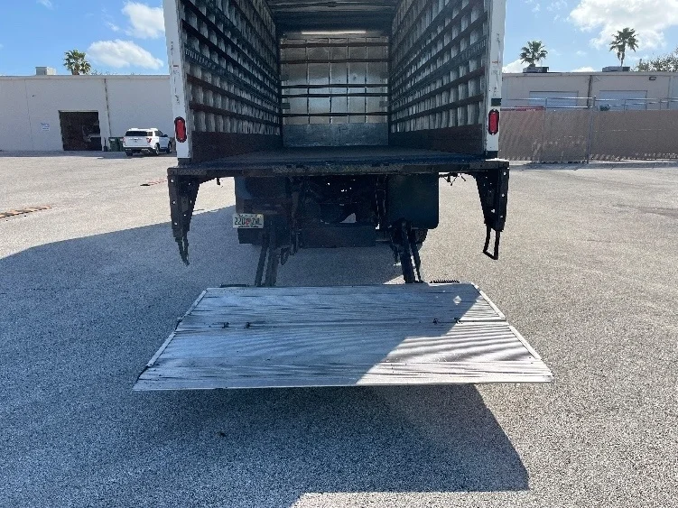 2019 International 4300 - image 9