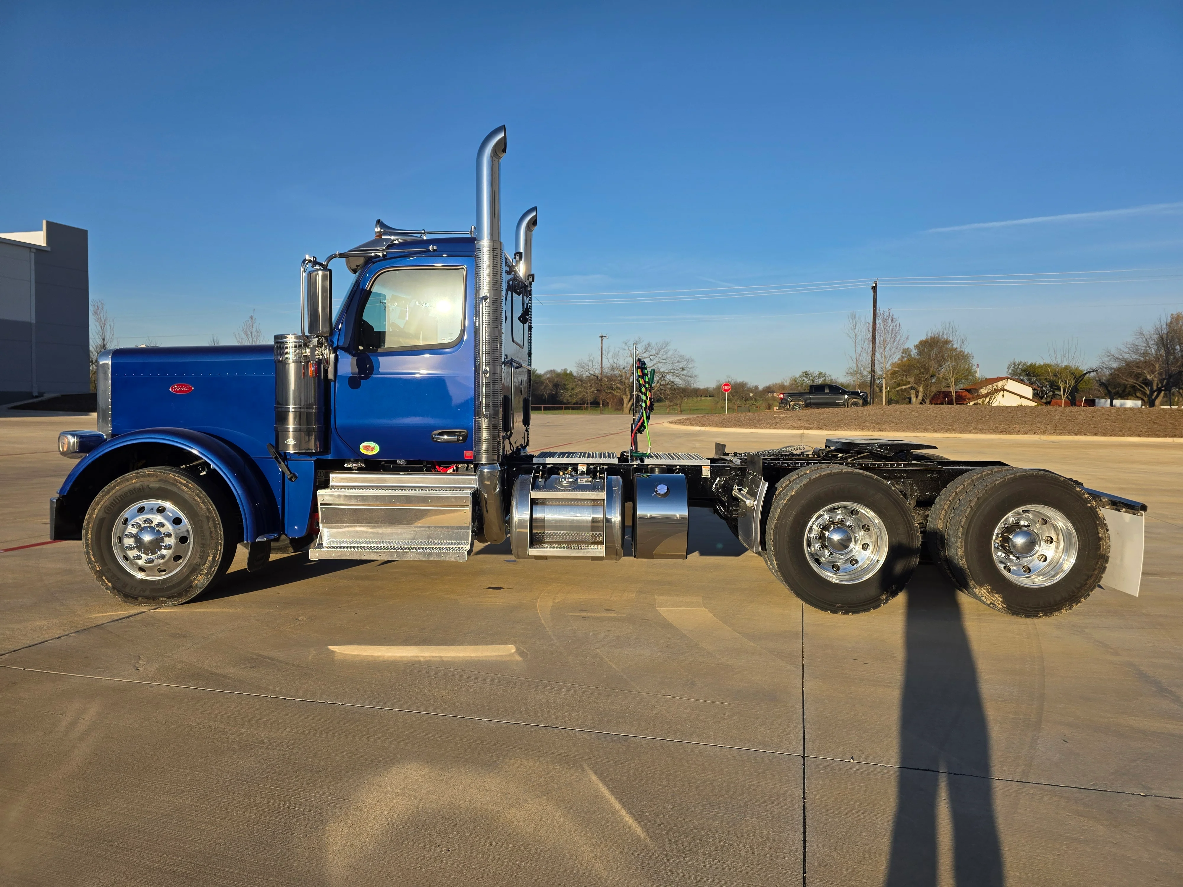 2027 Peterbilt 589 in Dayton, OH — photo 2