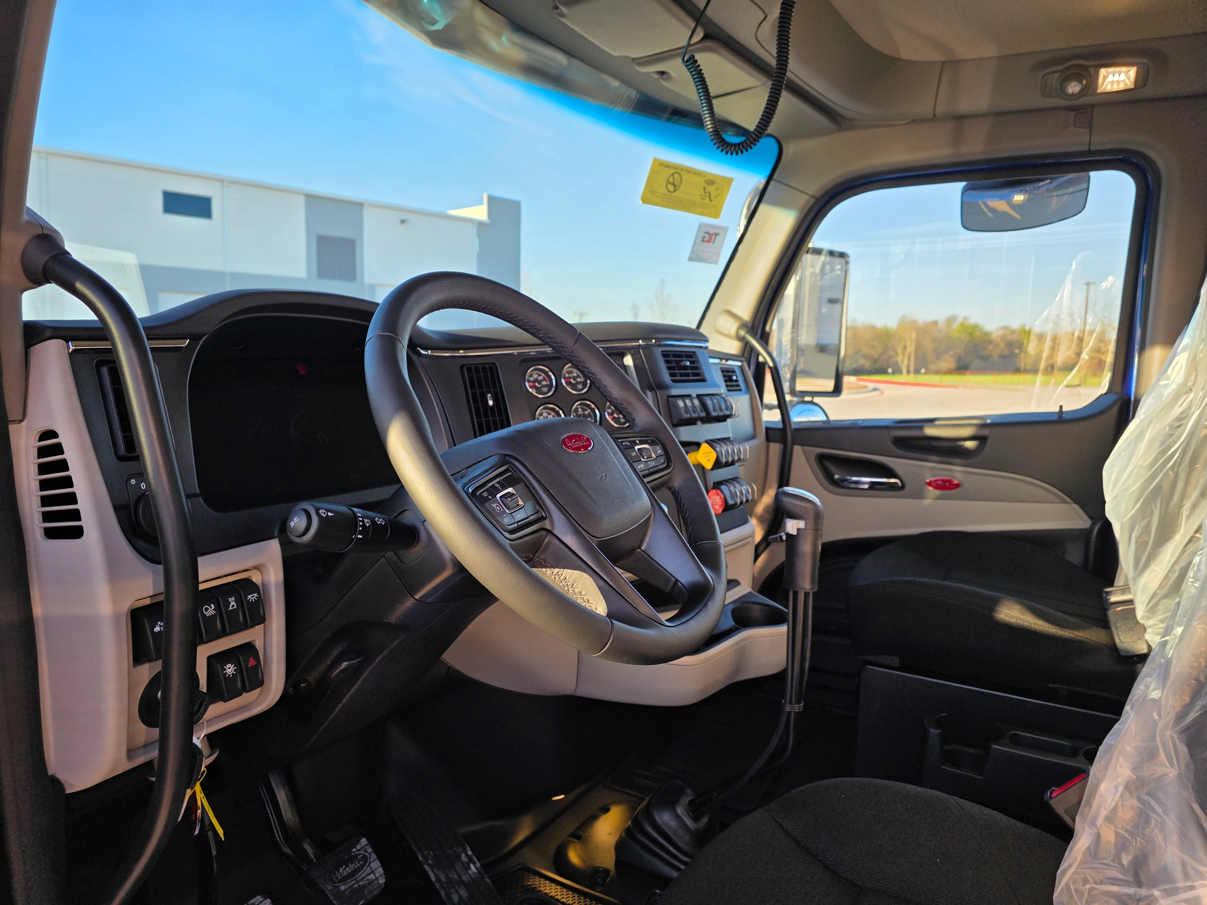 2027 Peterbilt 589 in Dayton, OH — photo 9