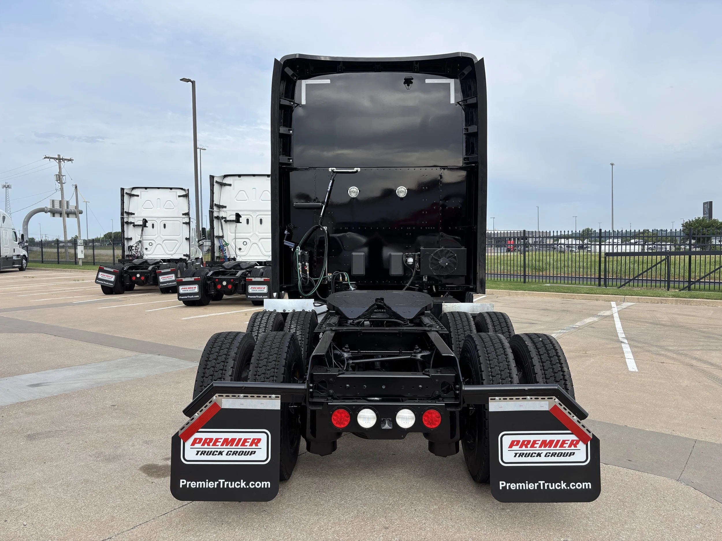 2023 Kenworth T680 — photo 4