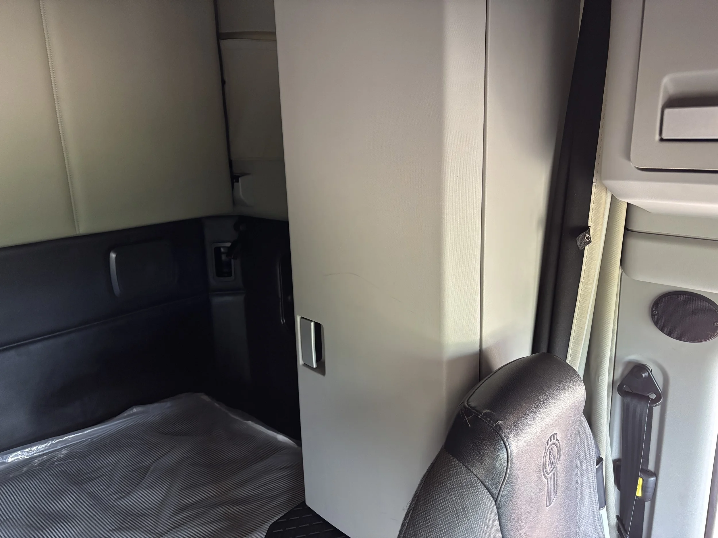2023 Kenworth T680 — photo 15