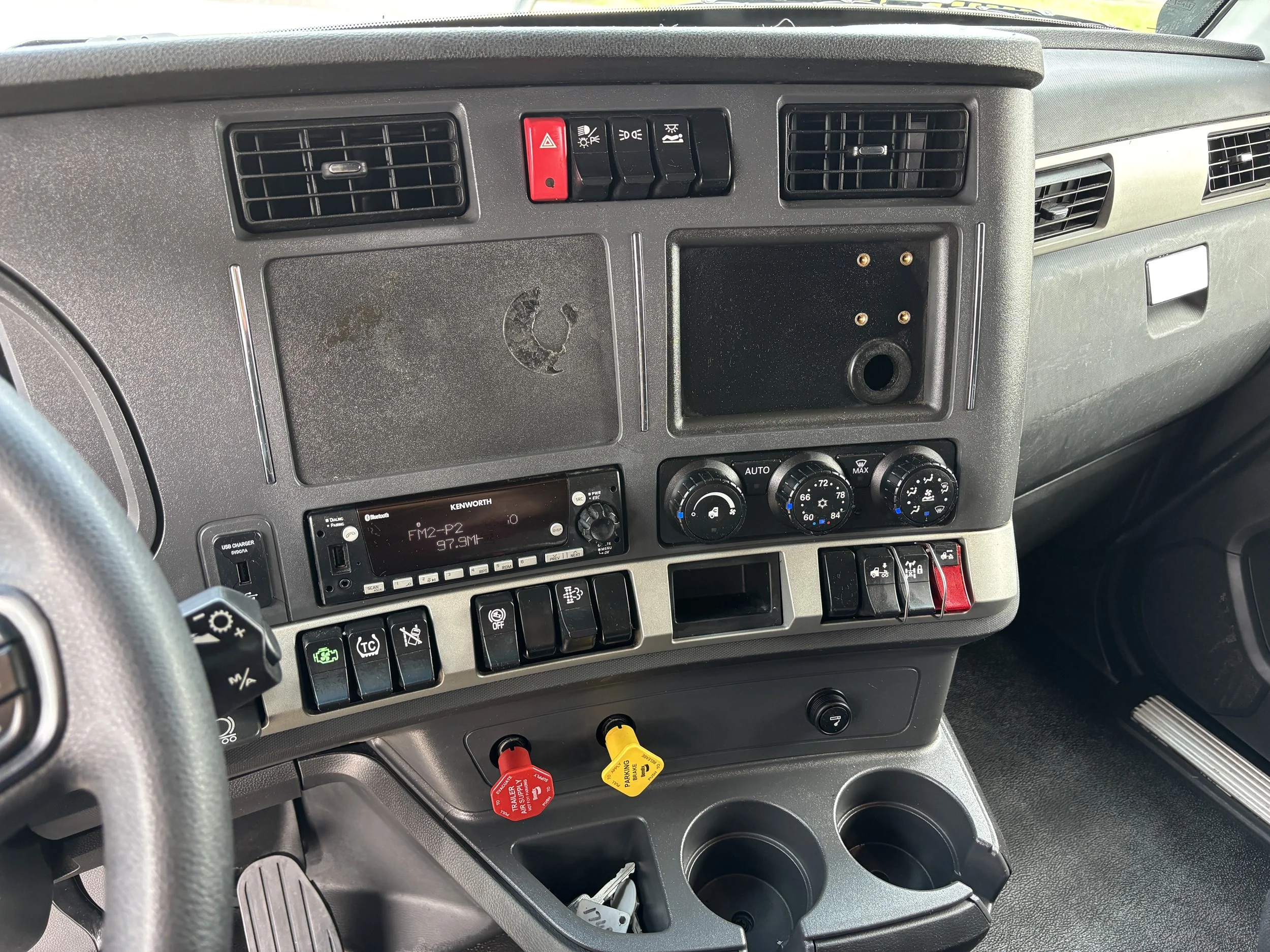 2023 Kenworth T680 — photo 11