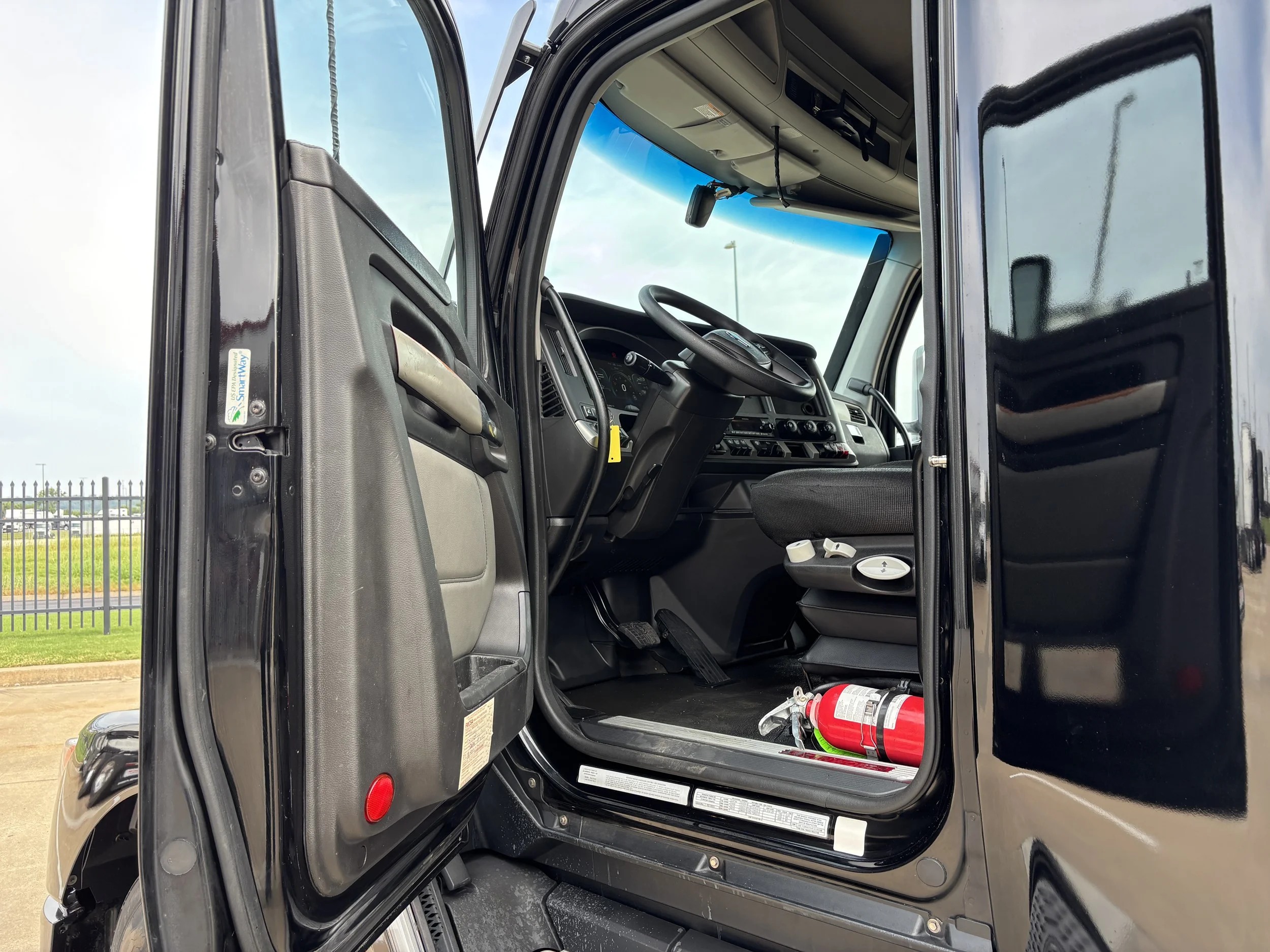 2023 Kenworth T680 — photo 9