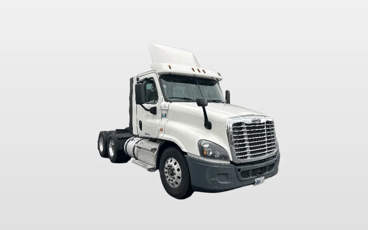 2017 Freightliner Cascadia - image 1