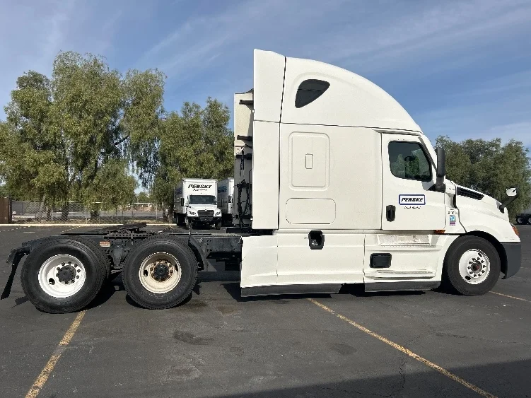 2021 Freightliner Cascadia in Las Vegas, NV — photo 8