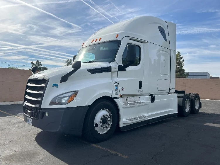 2021 Freightliner Cascadia in Las Vegas, NV — photo 3