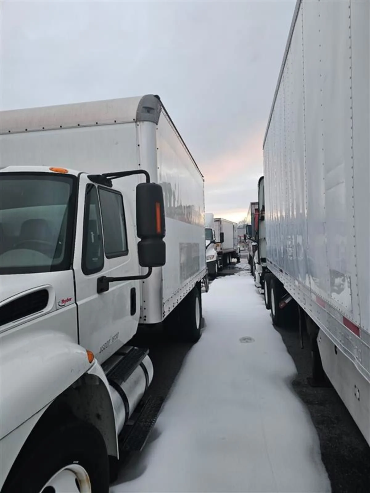 2015 International 4300 in Beltsville, MD — photo 3