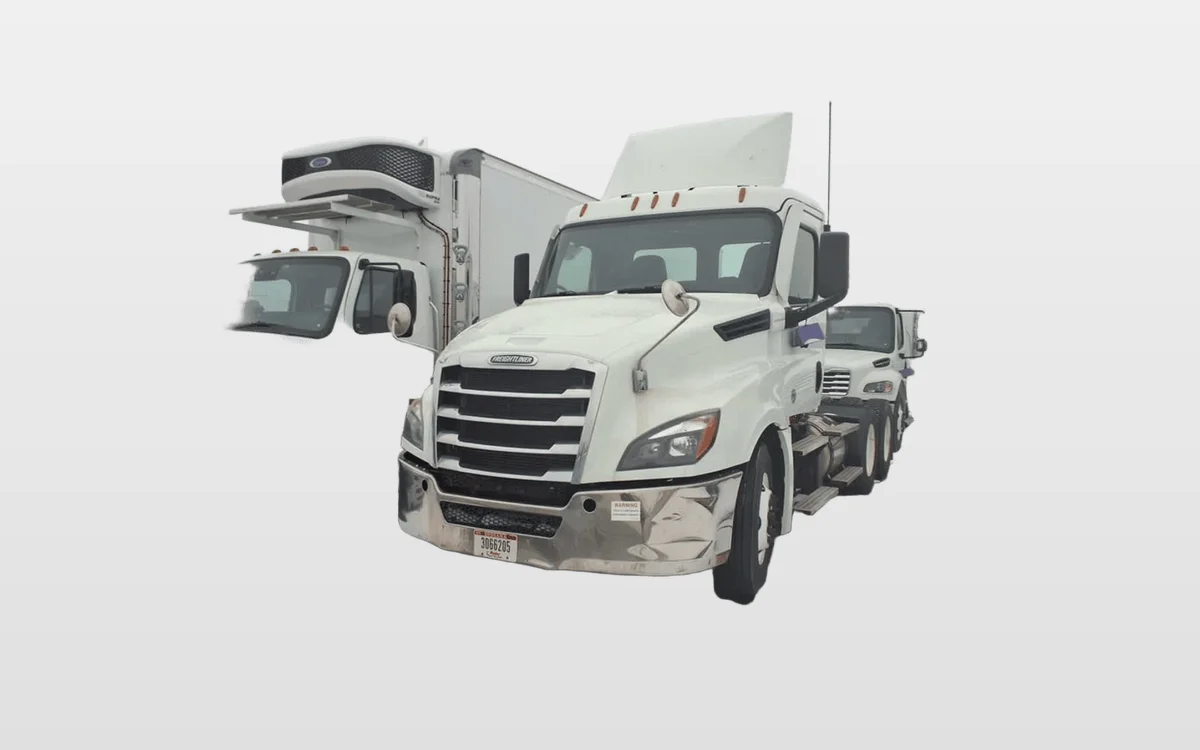 2021 Freightliner Cascadia - image 1