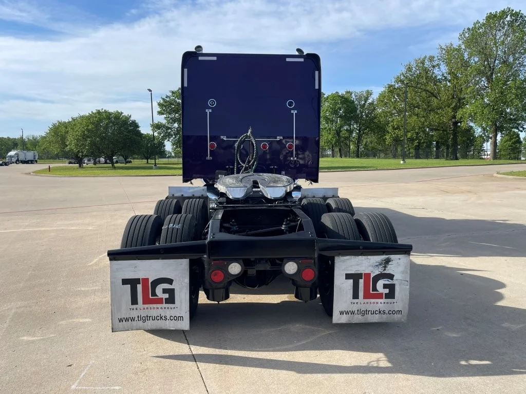 2023 Peterbilt 389 in Springfield, MO — photo 4