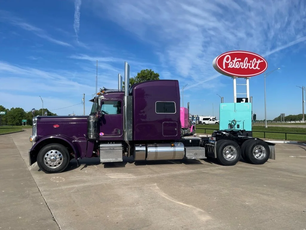 2023 Peterbilt 389 in Springfield, MO — photo 2