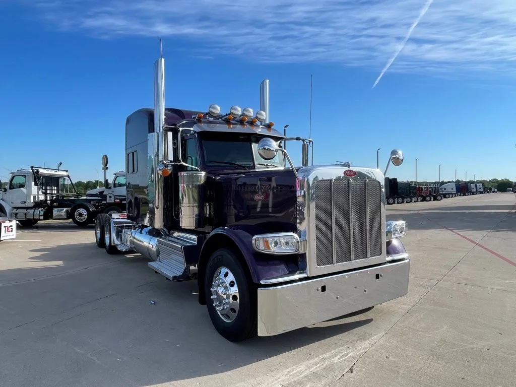 2023 Peterbilt 389 in Springfield, MO — photo 7