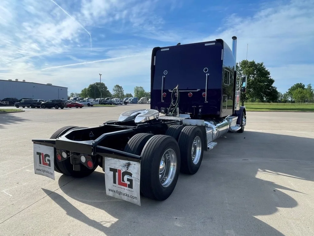 2023 Peterbilt 389 in Springfield, MO — photo 5