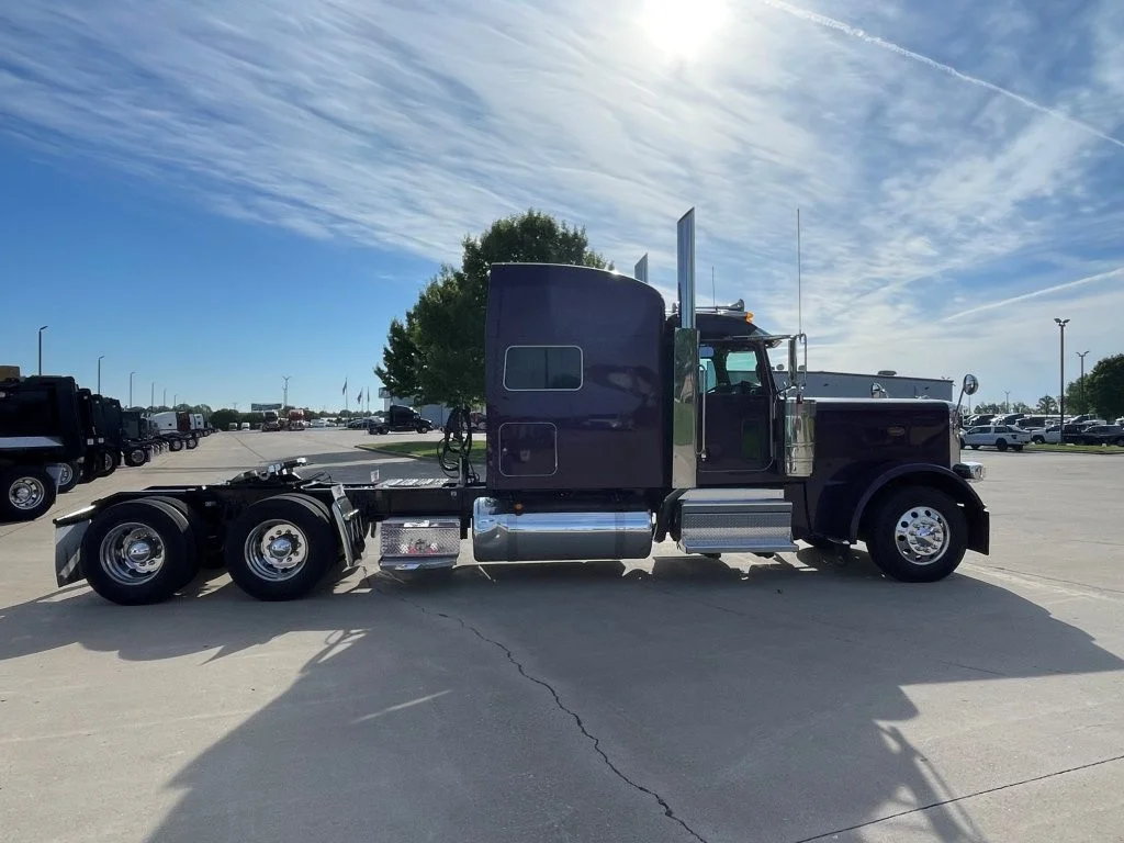 2023 Peterbilt 389 in Springfield, MO — photo 6