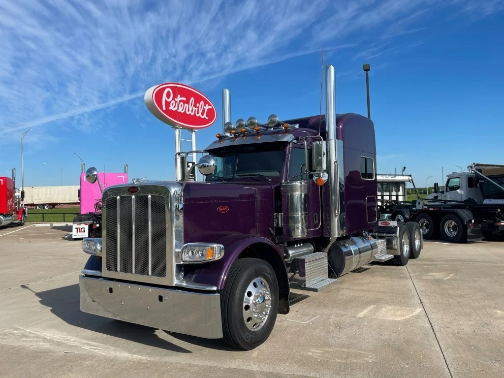 2023 Peterbilt 389 in Springfield, MO