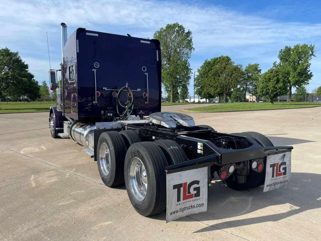 2023 Peterbilt 389 in Springfield, MO — photo 3