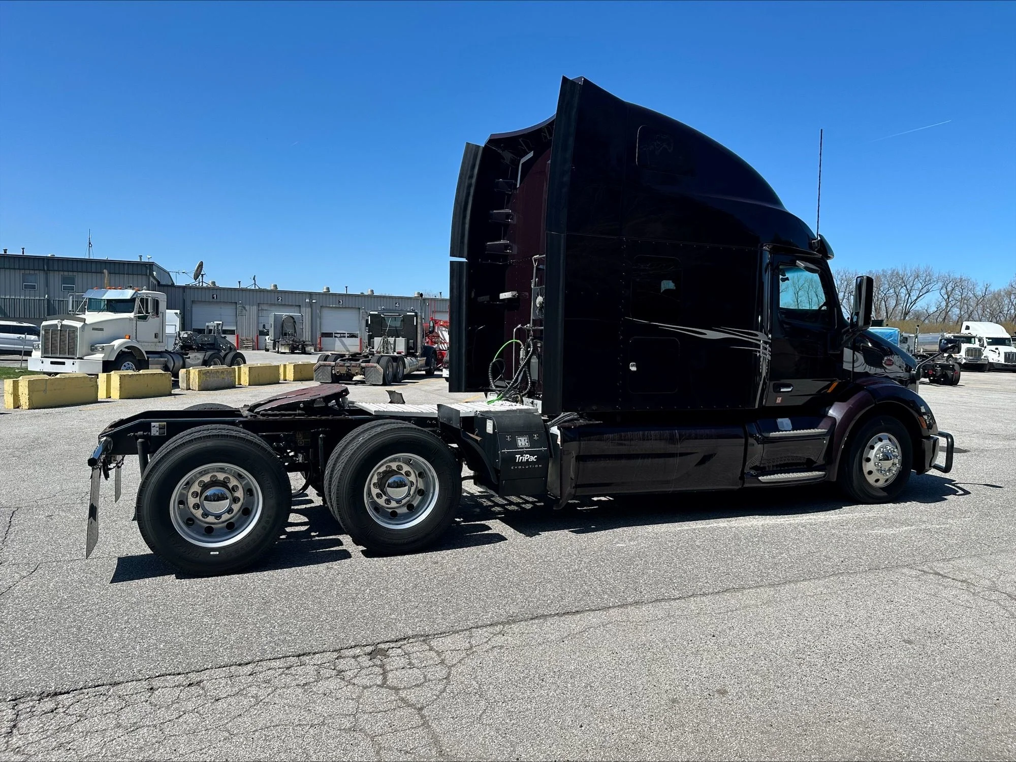 2020 Peterbilt 579 - image 3