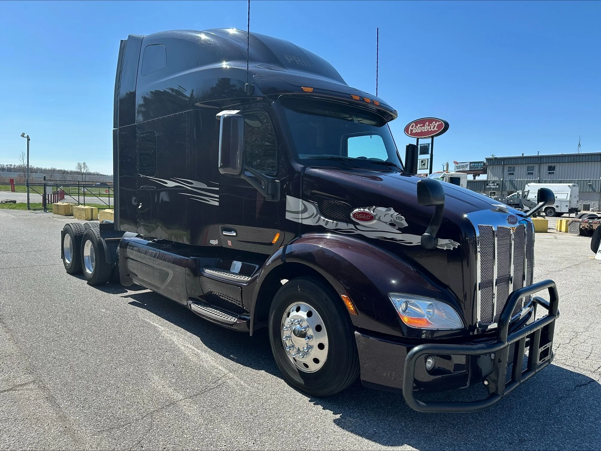 2020 Peterbilt 579 - image 2