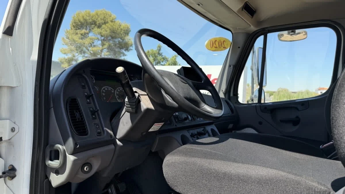 2020 Freightliner M2 106 in Phoenix, AZ — photo 7