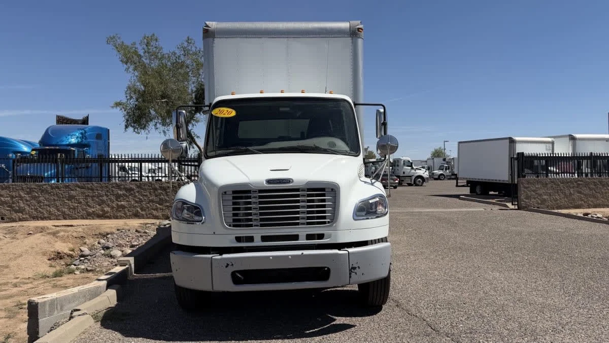 2020 Freightliner M2 106 in Phoenix, AZ — photo 2