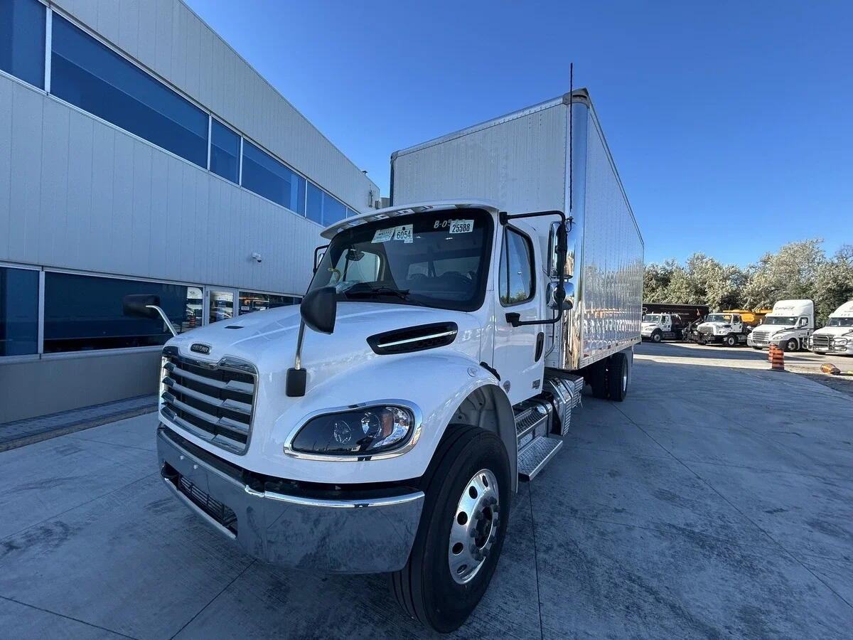 2026 Freightliner M2 106 in Cambridge, ON — photo 4