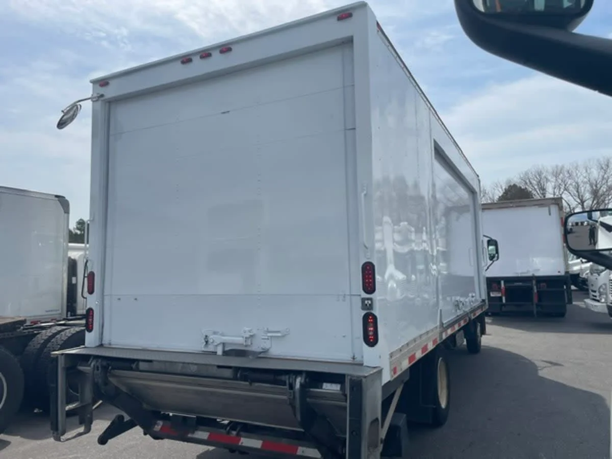 2019 Hino 195 in Farmingdale, NY — photo 4