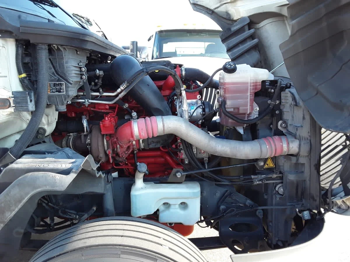 2020 International LT - image 9