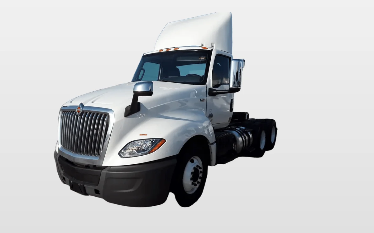 2020 International LT - image 1