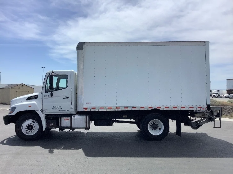 2020 Hino 268 in Kent, WA — photo 4
