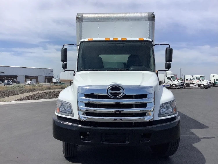 2020 Hino 268 in Kent, WA — photo 2