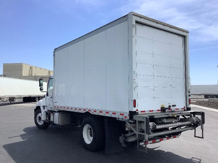 2020 Hino 268 in Kent, WA — photo 6