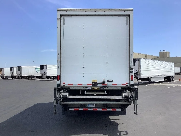 2020 Hino 268 in Kent, WA — photo 7